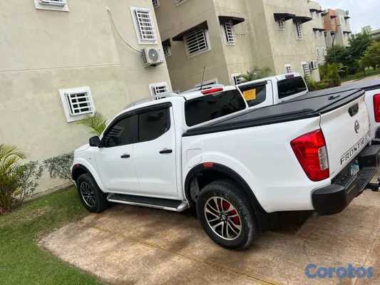 2024 Nissan Frontier — foto 2 / 13