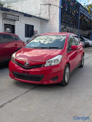 2013 Toyota Vitz — foto 2 / 14