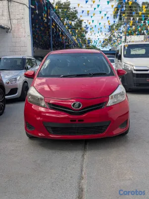2013 Toyota Vitz — foto 4 / 14