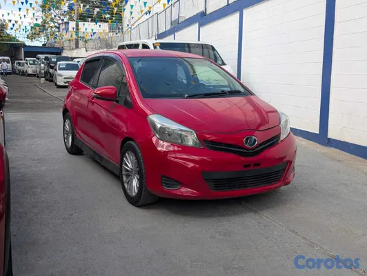 2013 Toyota Vitz — foto 5 / 14