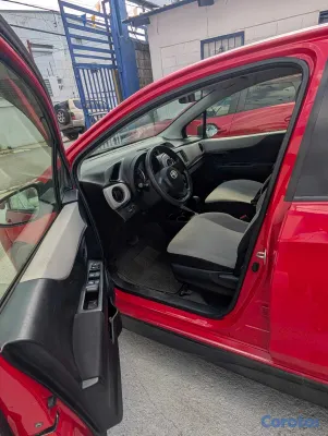 2013 Toyota Vitz — foto 6 / 14