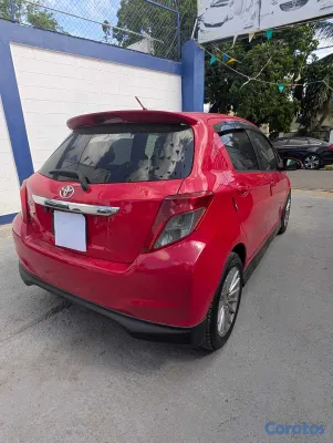2013 Toyota Vitz — foto 7 / 14