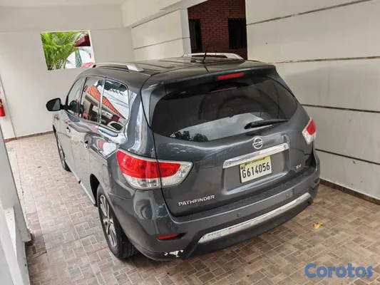 2013 Nissan Pathfinder — foto 3 / 7