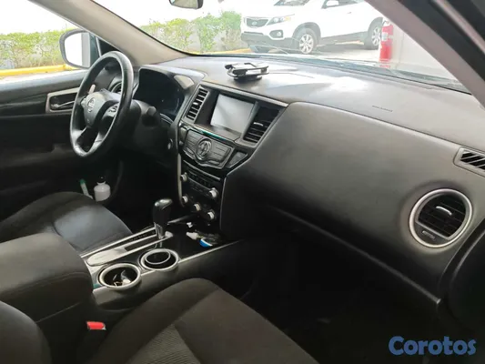 2013 Nissan Pathfinder — foto 5 / 7