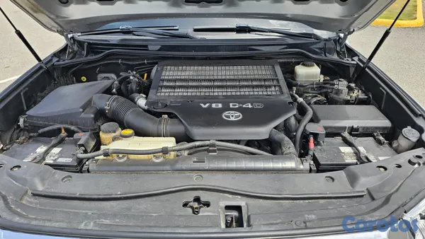 2009 Toyota Land Cruiser — foto 11 / 13