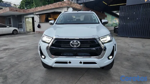 2025 Toyota Hilux — foto 2 / 10