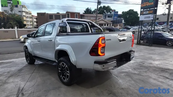 2025 Toyota Hilux — foto 4 / 10