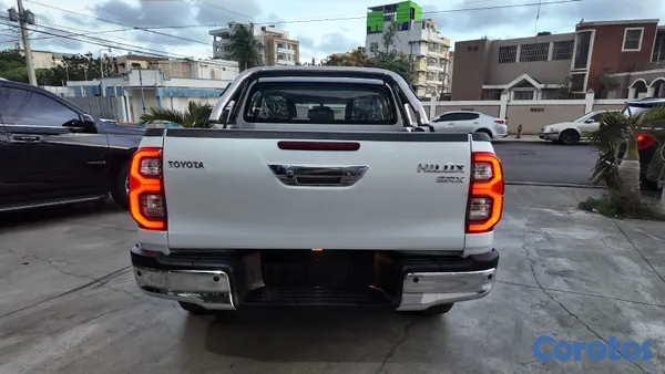 2025 Toyota Hilux — foto 5 / 10