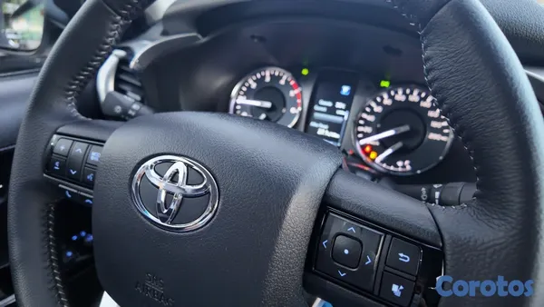 2025 Toyota Hilux — foto 7 / 10