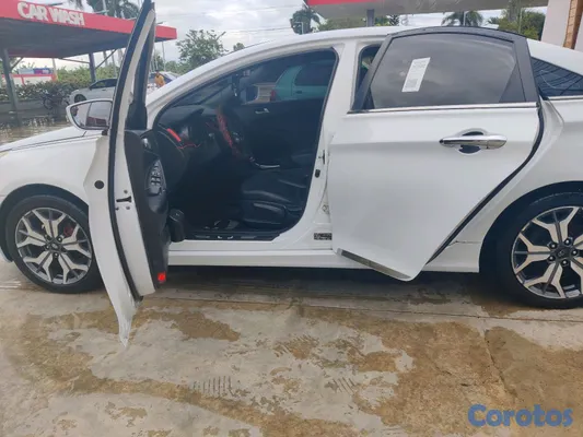 2013 Hyundai Sonata — foto 9 / 14
