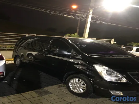 2017 Hyundai Starex — foto 2 / 5