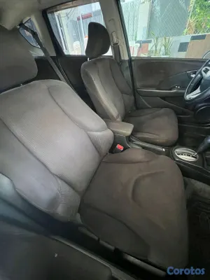 2011 Honda Fit — foto 3 / 13