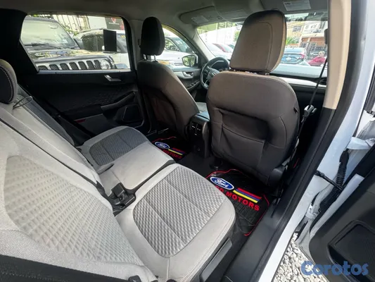 2020 Ford Escape — foto 8 / 10