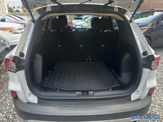 2020 Ford Escape — foto 9 / 10
