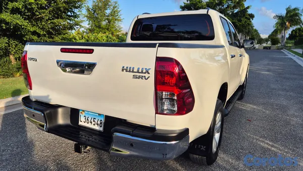 2017 Toyota Hilux — foto 4 / 8