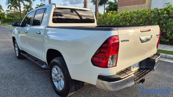 2017 Toyota Hilux — foto 8 / 8