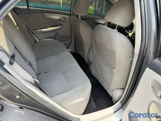 2011 Toyota Corolla — foto 8 / 13