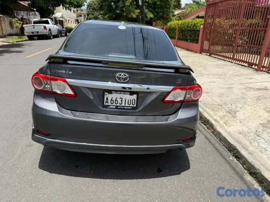 2011 Toyota Corolla — foto 10 / 13