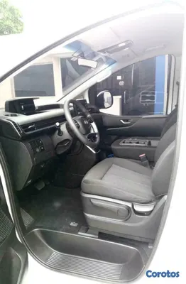 2025 Hyundai Staria — foto 2 / 10