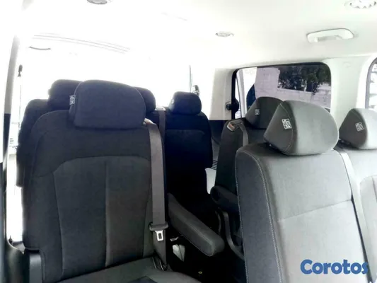 2025 Hyundai Staria — foto 4 / 10