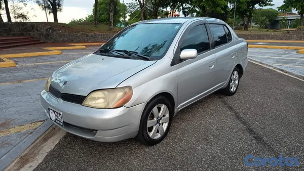 2002 Toyota Platz — foto 2 / 13