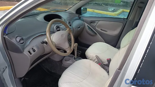 2002 Toyota Platz — foto 5 / 13