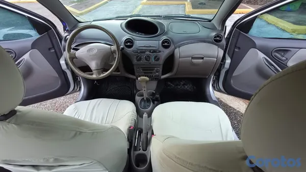 2002 Toyota Platz — foto 7 / 13