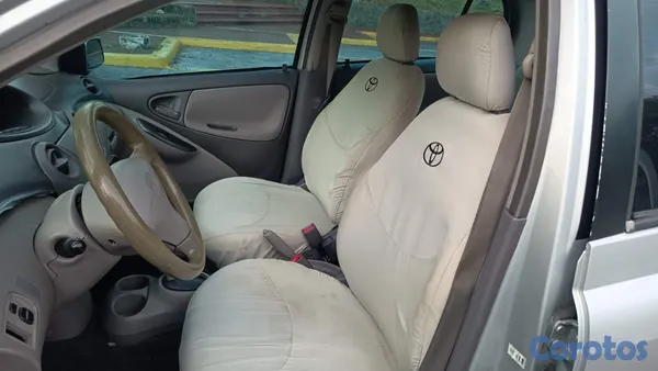 2002 Toyota Platz — foto 10 / 13