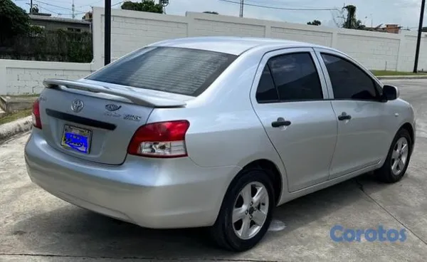 2006 Toyota Yaris — foto 3 / 5