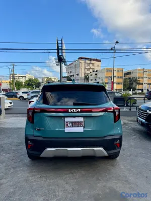 2025 Kia Seltos — foto 8 / 12
