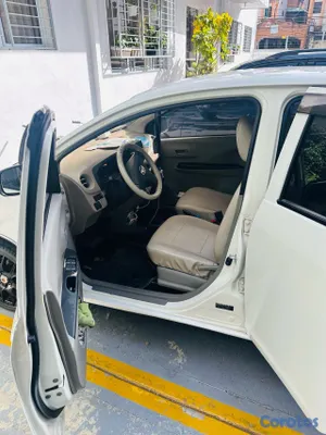 2015 Daihatsu Mira — foto 6 / 16