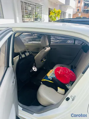 2015 Daihatsu Mira — foto 7 / 16