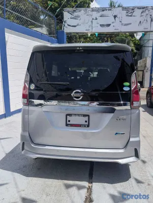 2020 Nissan Serena — foto 8 / 12