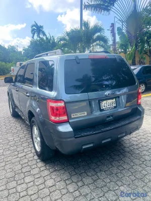 2011 Ford Escape — foto 4 / 9