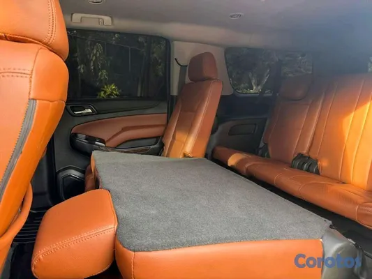 2018 Chevrolet Suburban — foto 8 / 9