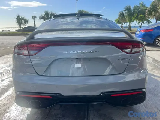 2022 Kia Stinger GT — foto 8 / 10