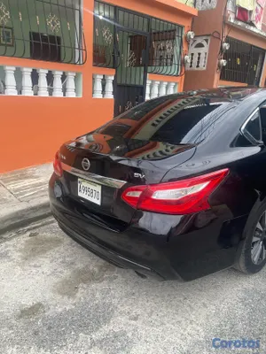 2017 Nissan Altima — foto 4 / 8