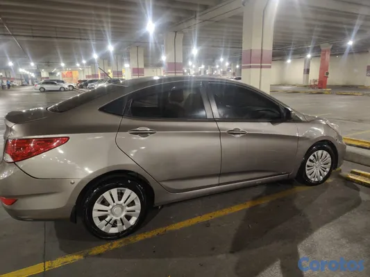 2013 Hyundai Accent — foto 3 / 4