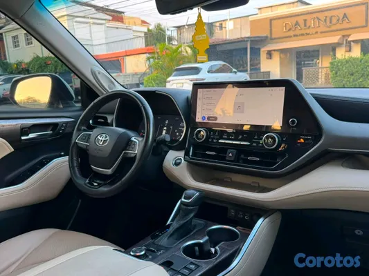 2023 Toyota Highlander — foto 8 / 12