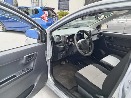2019 Daihatsu Mira — foto 7 / 10