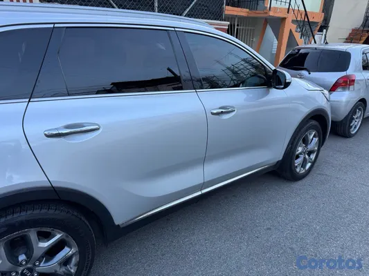 2017 Kia Sorento — foto 4 / 8