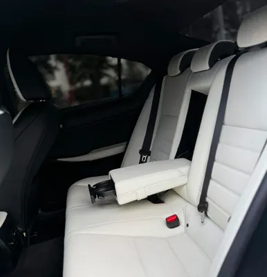 2021 Lexus Ls — foto 9 / 10