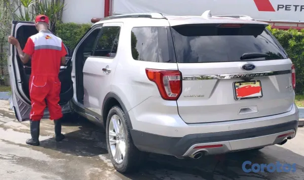 2016 Ford Explorer — foto 2 / 9