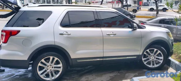 2016 Ford Explorer — foto 4 / 9