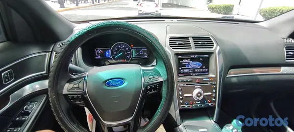 2016 Ford Explorer — foto 5 / 9