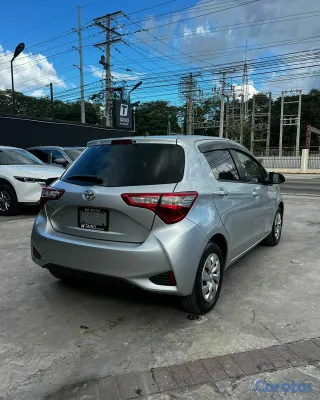 2019 Toyota Vitz — foto 5 / 10