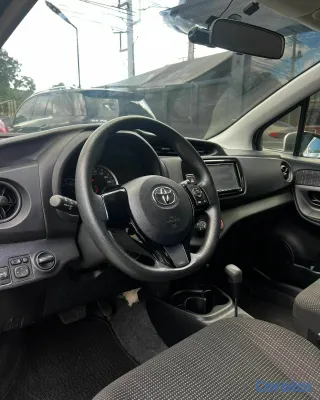 2019 Toyota Vitz — foto 6 / 10
