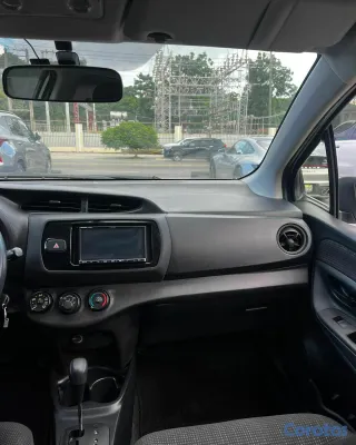 2019 Toyota Vitz — foto 8 / 10