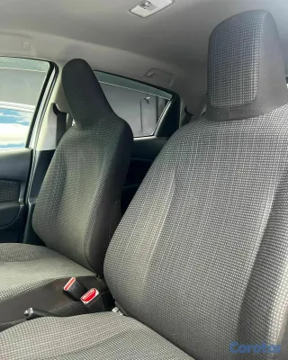 2019 Toyota Vitz — foto 9 / 10