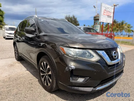 2017 Nissan Rogue — foto 2 / 10